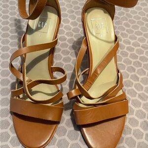 GAP Tan Sandals Elegant Strappy Design